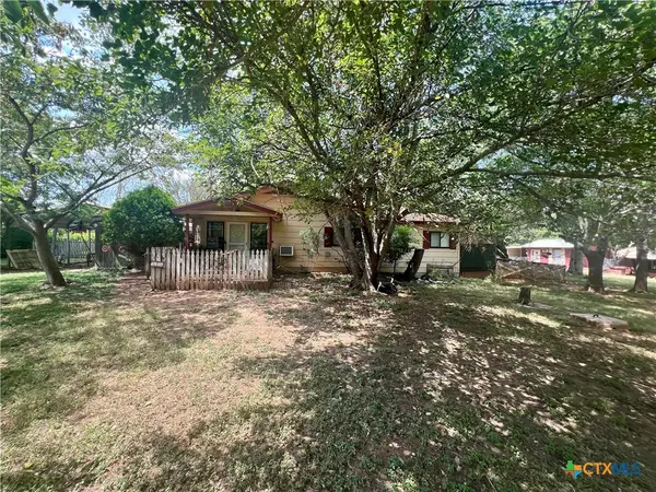 588 Bob Moritz DR, Fredericksburg, TX 78624