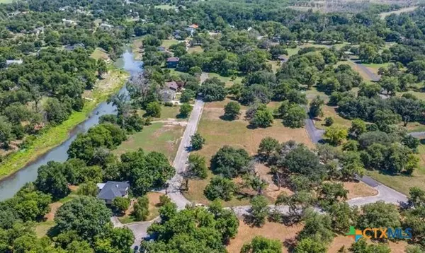 Seguin, TX 78155,8 E Hampton DR