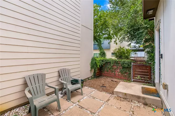 San Antonio, TX 78202,704 N Cherry ST