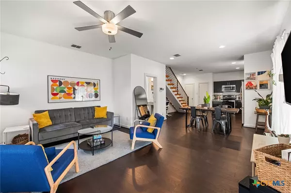 704 N Cherry ST, San Antonio, TX 78202