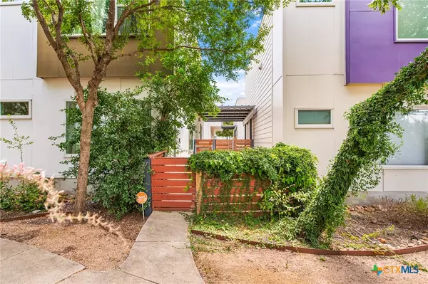 San Antonio, TX 78202,704 N Cherry ST