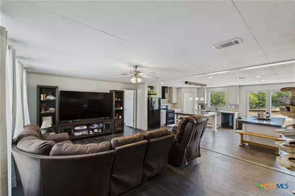 200 Sterling RD, Seguin, TX 78155