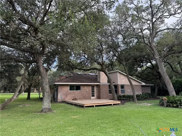 Inez, TX 77968,778 Live Oak