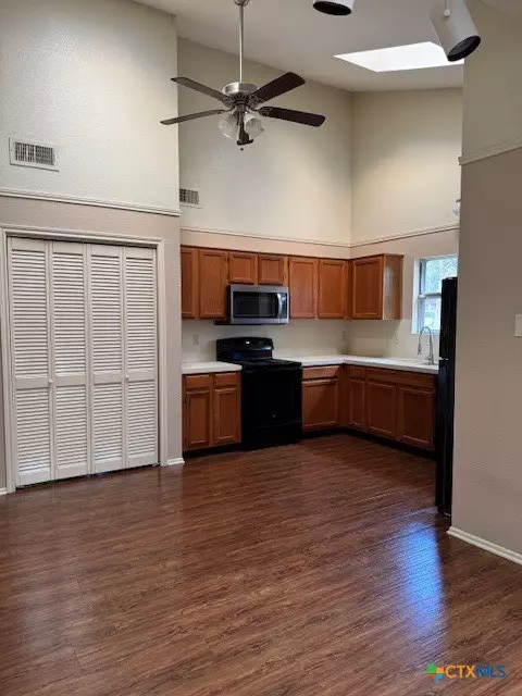 Inez, TX 77968,778 Live Oak
