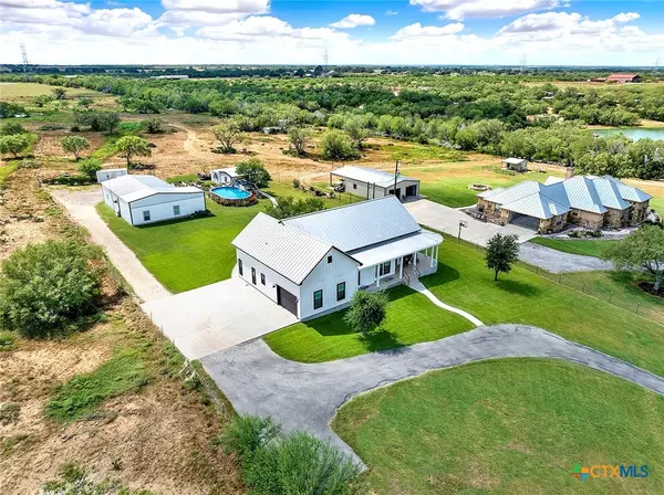 Floresville, TX 78114,149 County Road 256