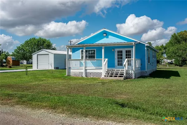 Austwell, TX 77950,512 McDowell ST