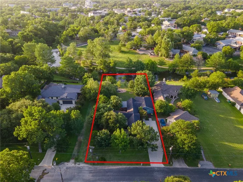 136 W Evergreen ST, Boerne, TX 78006