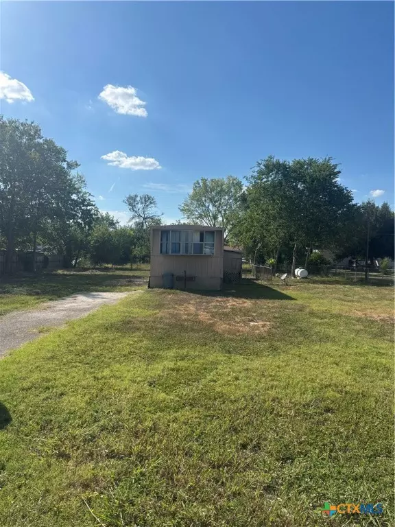 Mcqueeney, TX 78123,334 Elm DR