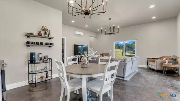 150 Wandering Oak CIR, Burnet, TX 78611