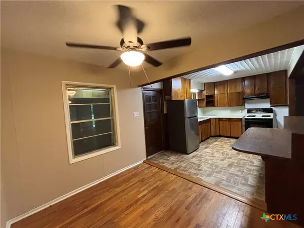 Victoria, TX 77901,1902 E Locust AVE