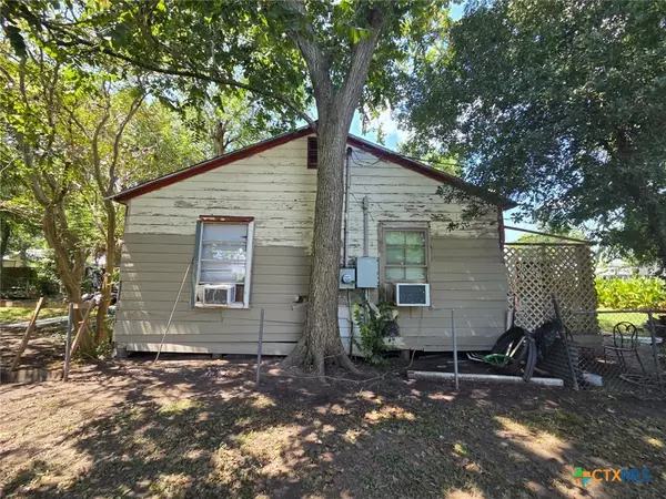 Edna, TX 77957,209 E Church ST