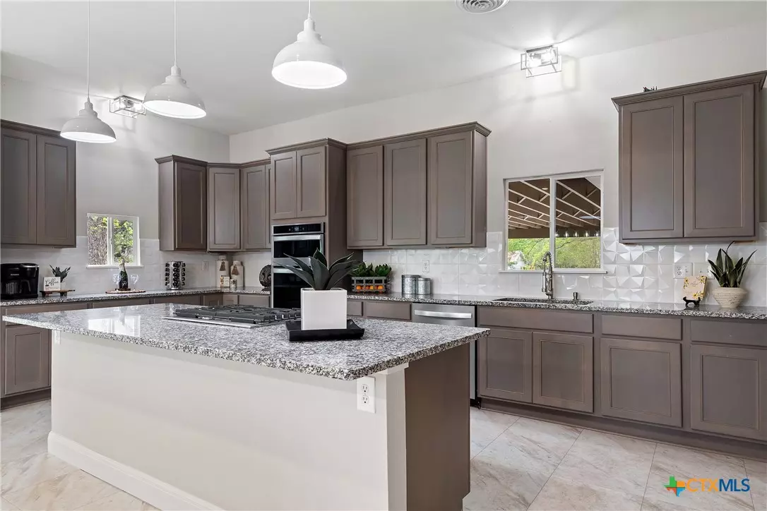 Lampasas, TX 76550,208 W 5th ST