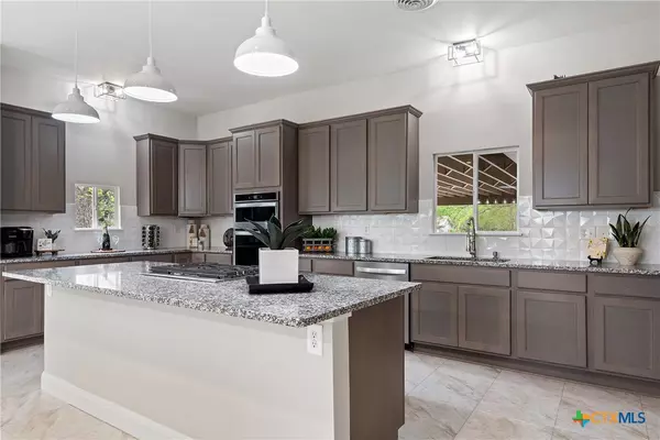 208 W 5th ST, Lampasas, TX 76550