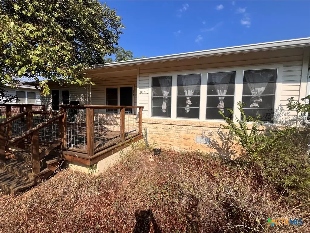 San Marcos, TX 78666,107 E Holland ST