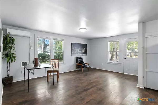 Seguin, TX 78155,402 Michna ST