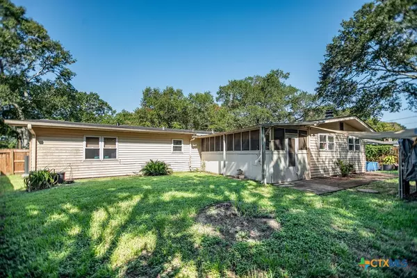 El Campo, TX 77437,502 AVE G