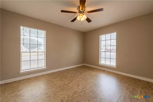 Luling, TX 78648,203 E Bowie ST #1