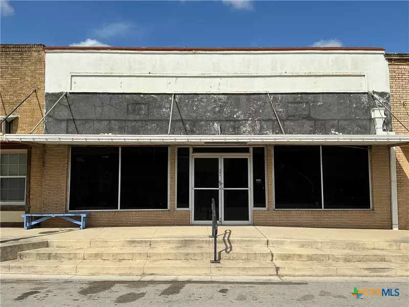 212 N Nixon AVE, Nixon, TX 78140