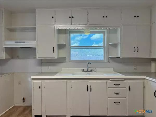 Cuero, TX 77954,608 3rd ST