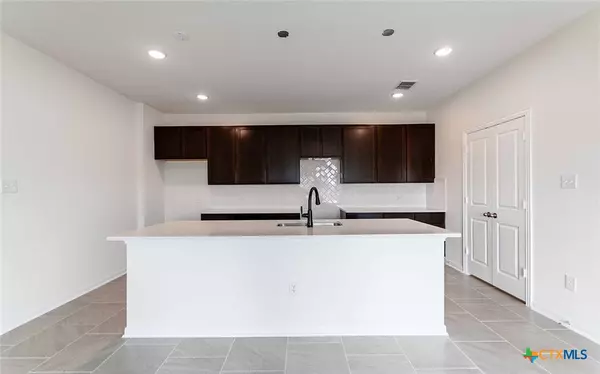 Seguin, TX 78155,417 Tim's WAY