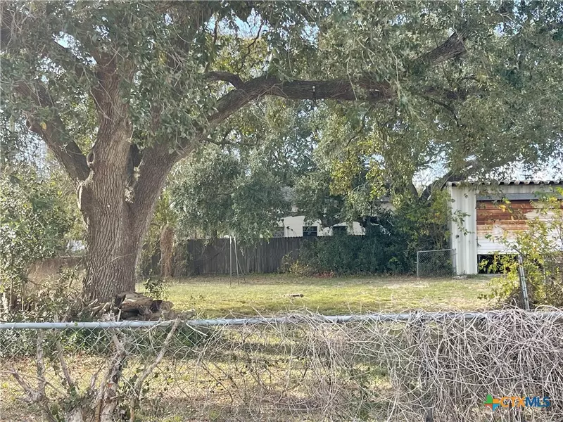 711 4th ST, Palacios, TX 77465