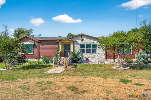 Waelder, TX 78959,331 Elm Creek RD