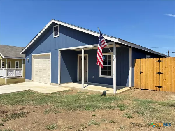 704 E 5th ST, Nixon, TX 78140