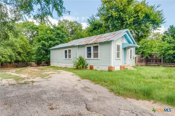 Seguin, TX 78155,712 S Austin ST