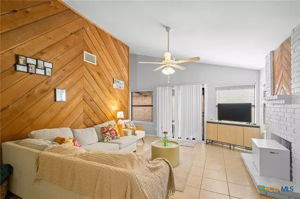 Victoria, TX 77901,306 Waterford DR