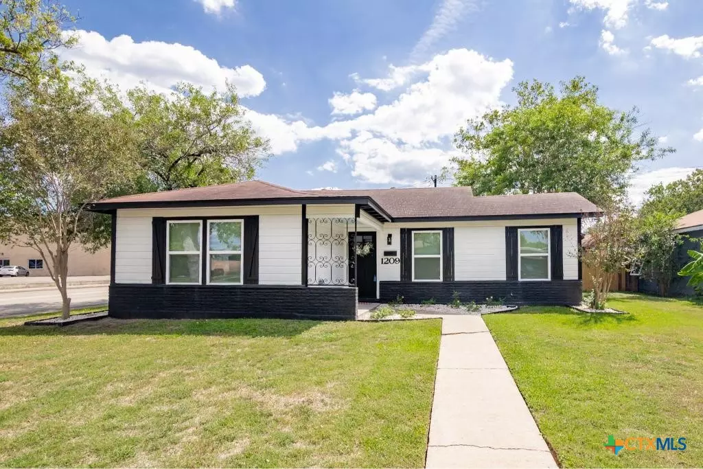 Victoria, TX 77901,1209 E Polk AVE