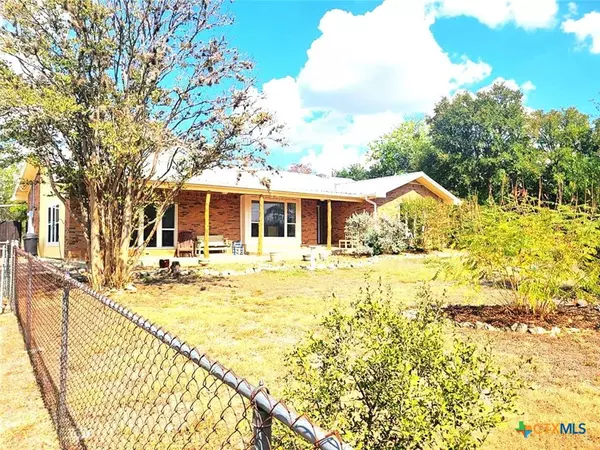 210 Merrywood LN, San Marcos, TX 78666