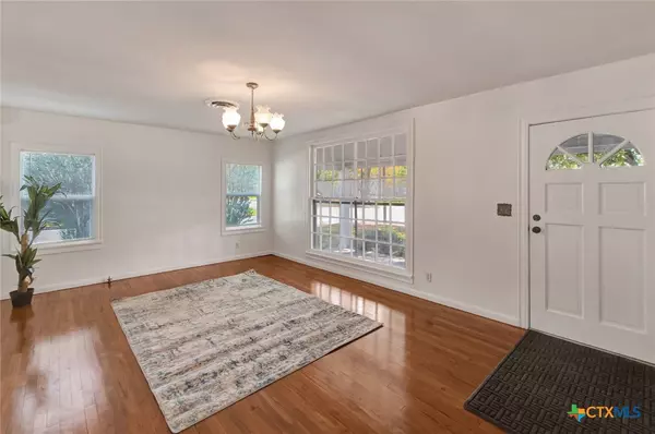 Edna, TX 77957,402 W Gayle ST