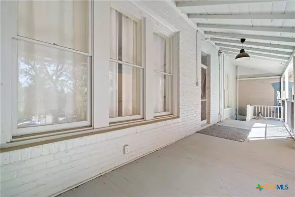 New Braunfels, TX 78130,142 W San Antonio