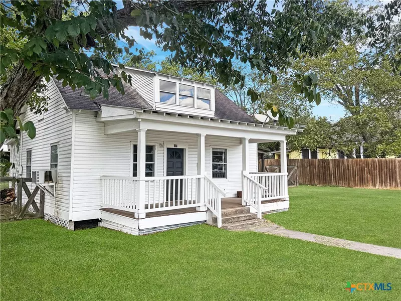 309 Summit ST, Schulenburg, TX 78956