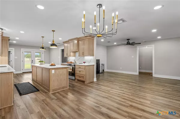 1037 Western Hills RD, Rockdale, TX 76567