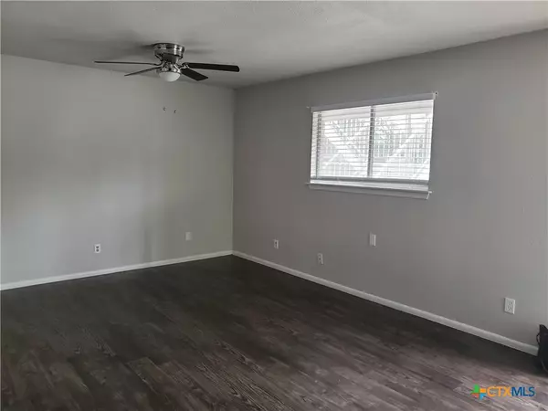 300 Milam ST #2, Seguin, TX 78155