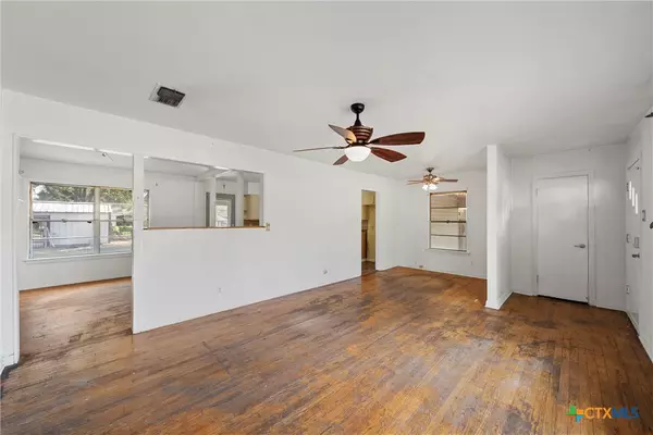 Cameron, TX 76520,803 E 15th ST