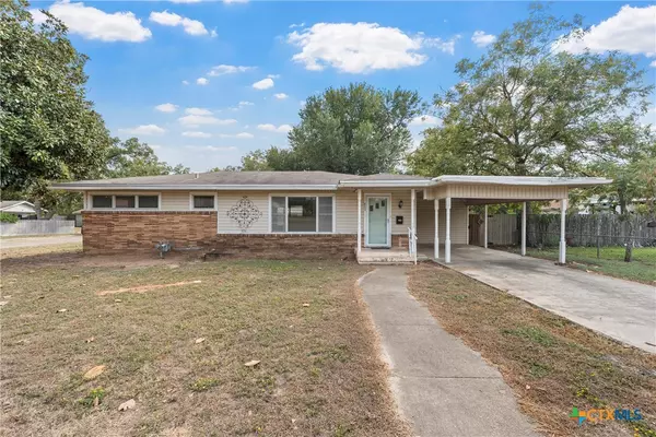 803 E 15th ST, Cameron, TX 76520