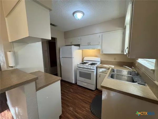 Seguin, TX 78155,815 Burges ST