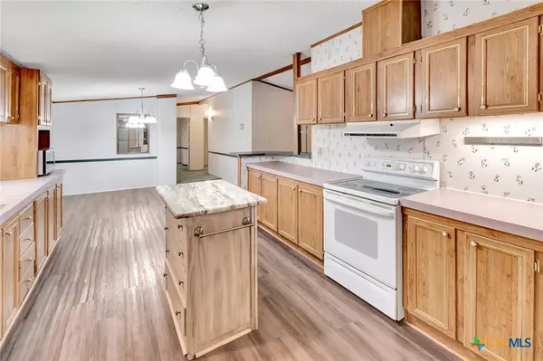 Victoria, TX 77904,851 Haynes RD