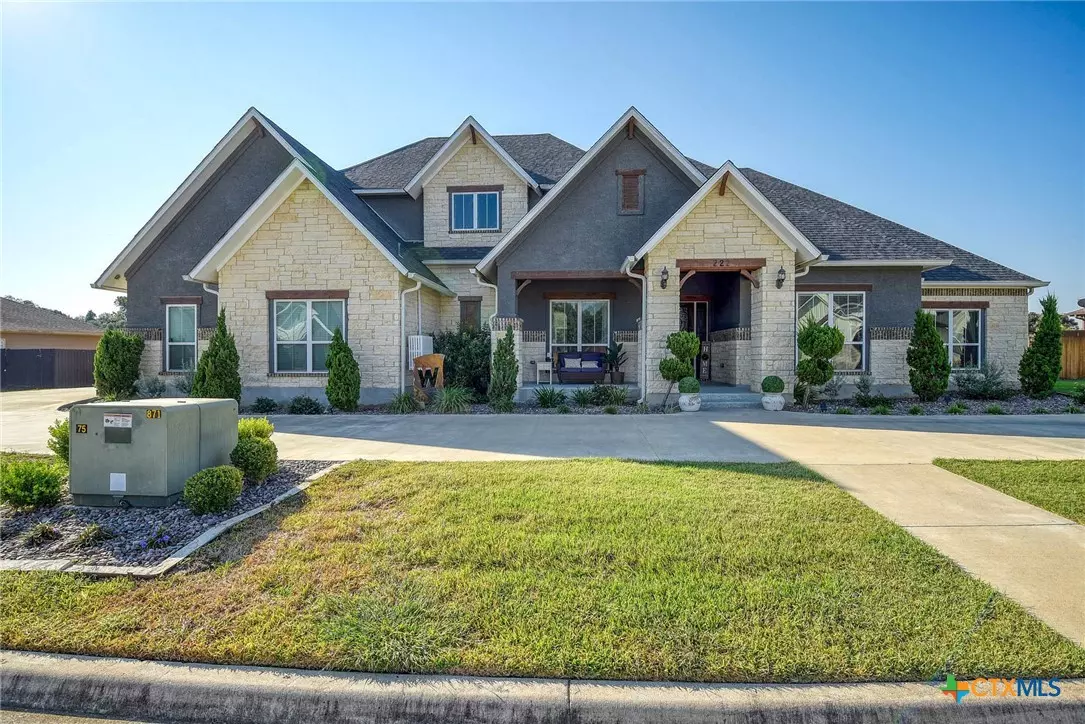 Shiner, TX 77984,222 August AVE