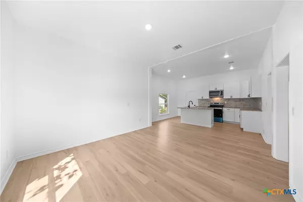 Moody, TX 76557,507 2nd ST