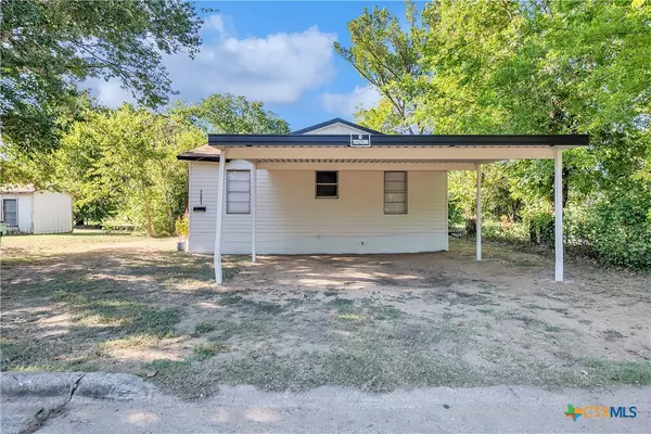 1001 W 8th ST, Cameron, TX 76520