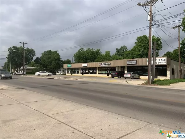 Seguin, TX 78155,412 N King ST