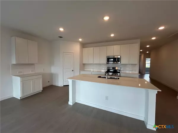 New Braunfels, TX 78132,728 Horsetail LN