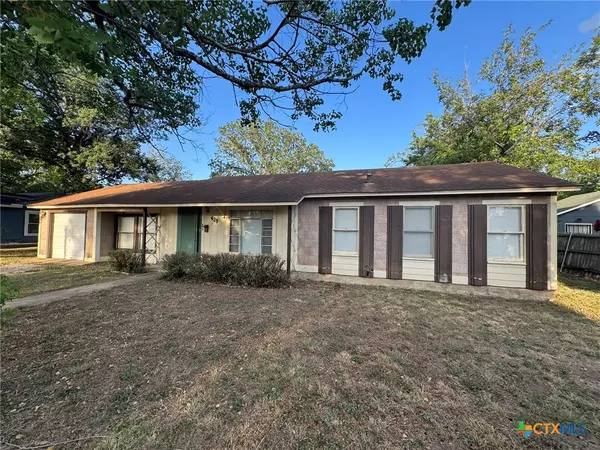 429 Moore ST, Seguin, TX 78155