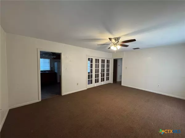 Seguin, TX 78155,429 Moore ST