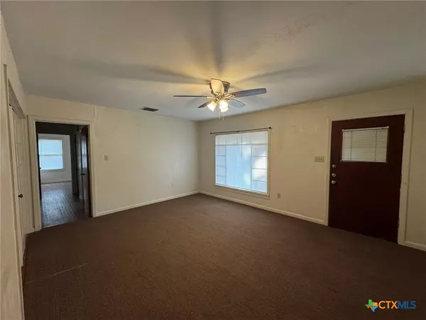 Seguin, TX 78155,429 Moore ST