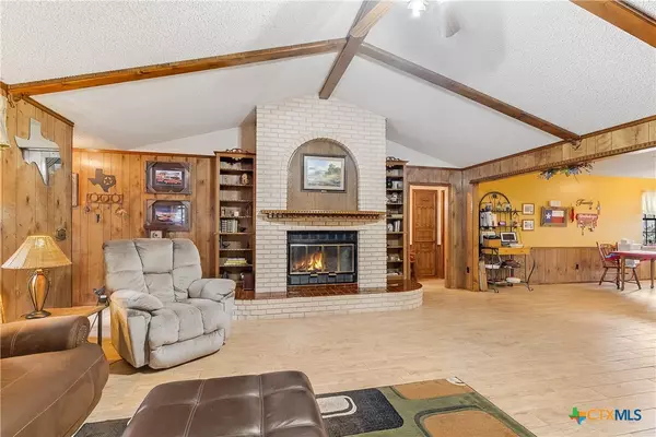 Marble Falls, TX 78654,106 Redbird ST