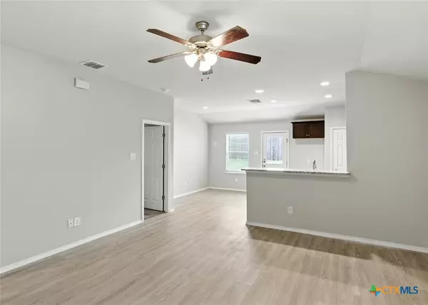 Seguin, TX 78155,737 Peak PL